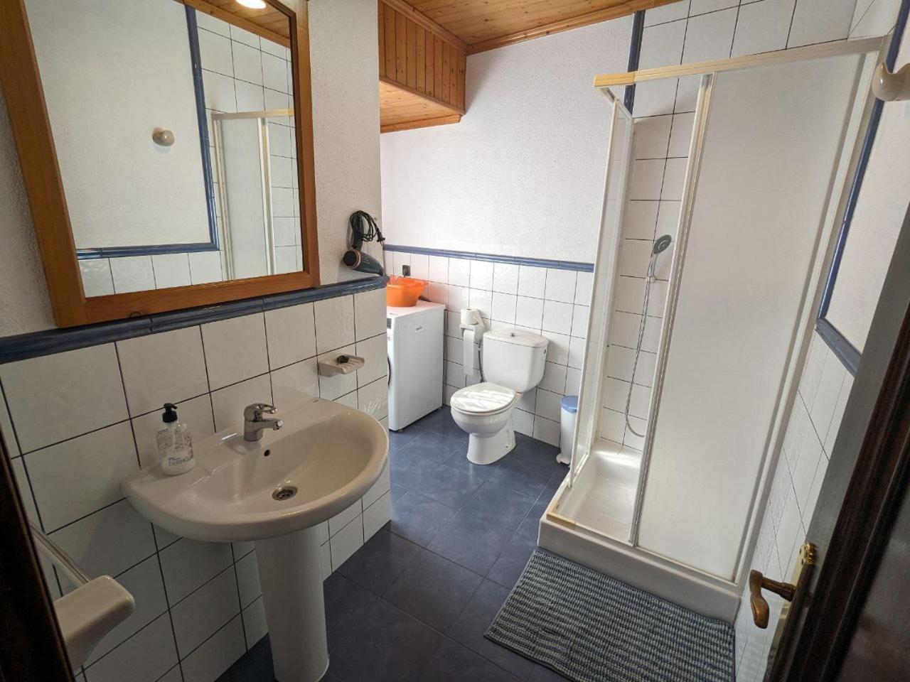 Vivienda Turistica Vacacional Maricarmen Hotel Arou Екстериор снимка