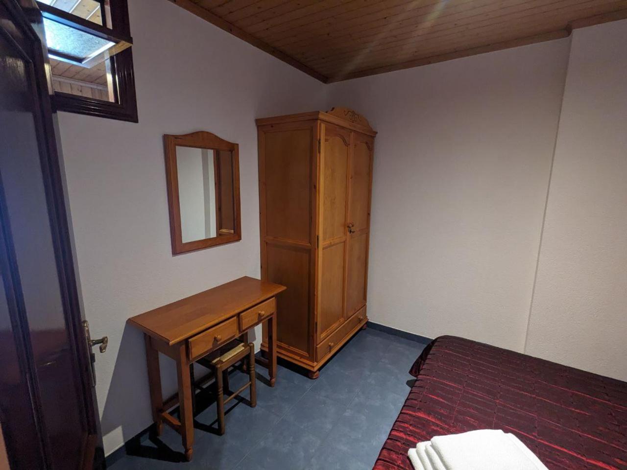 Vivienda Turistica Vacacional Maricarmen Hotel Arou Екстериор снимка