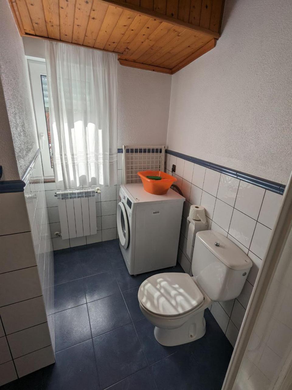 Vivienda Turistica Vacacional Maricarmen Hotel Arou Екстериор снимка