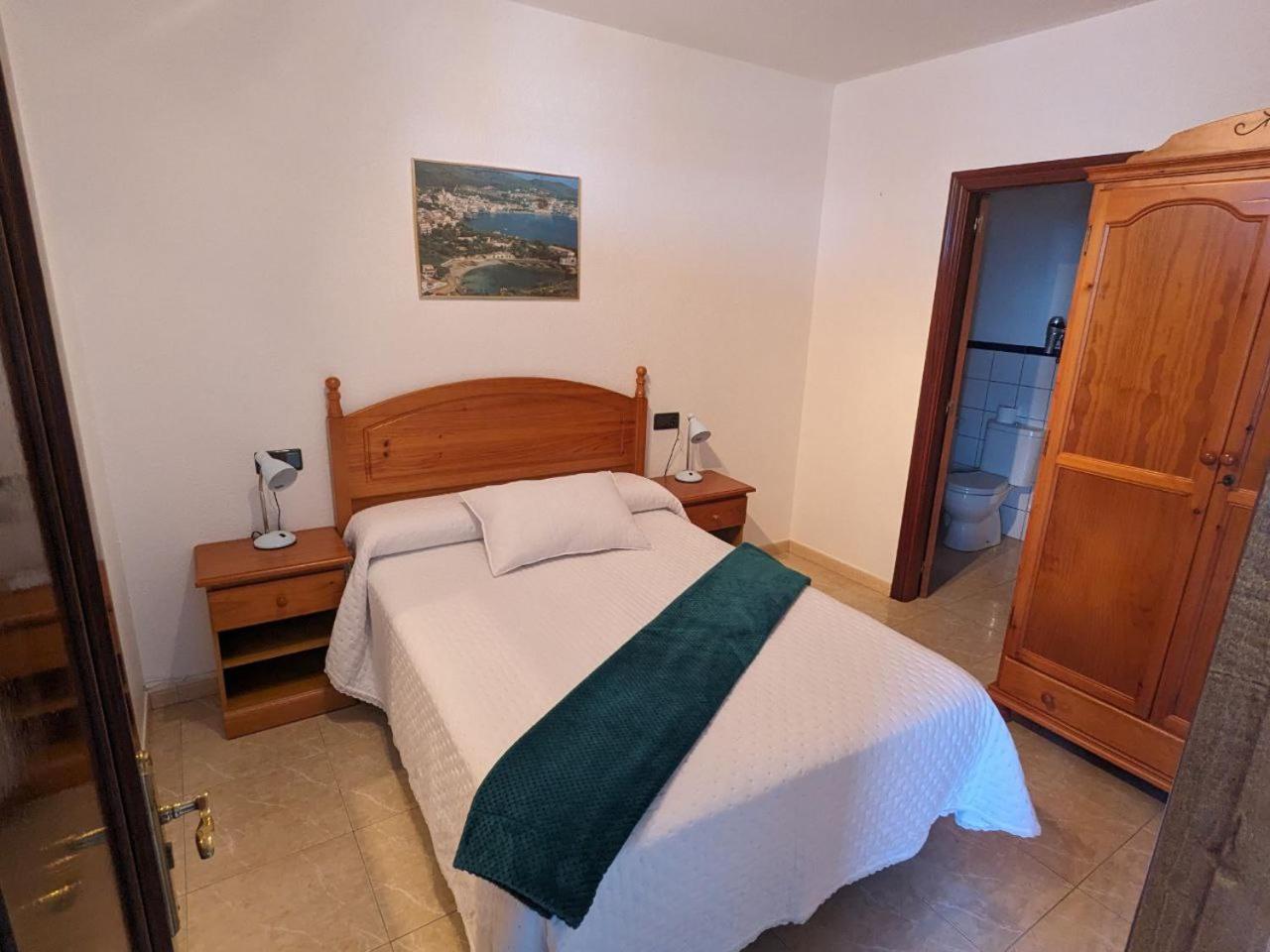 Vivienda Turistica Vacacional Maricarmen Hotel Arou Екстериор снимка