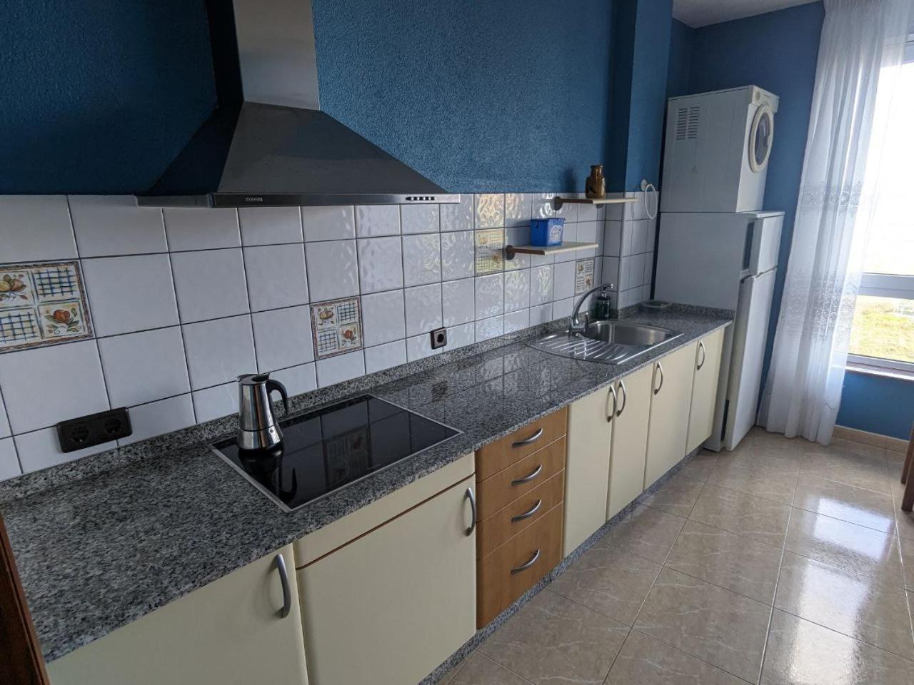 Vivienda Turistica Vacacional Maricarmen Hotel Arou Екстериор снимка