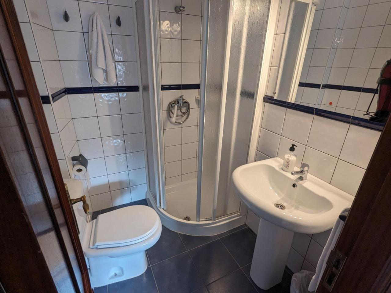 Vivienda Turistica Vacacional Maricarmen Hotel Arou Екстериор снимка